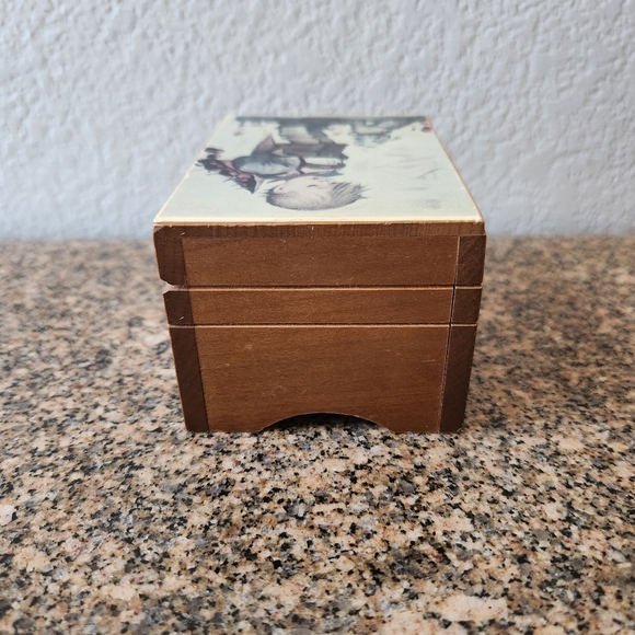 Vintage Wooden Fuji Wind Up Music Box Hummel Art Picture 🎶 Somewhere My Love 🎶 - Picture 4 of 16